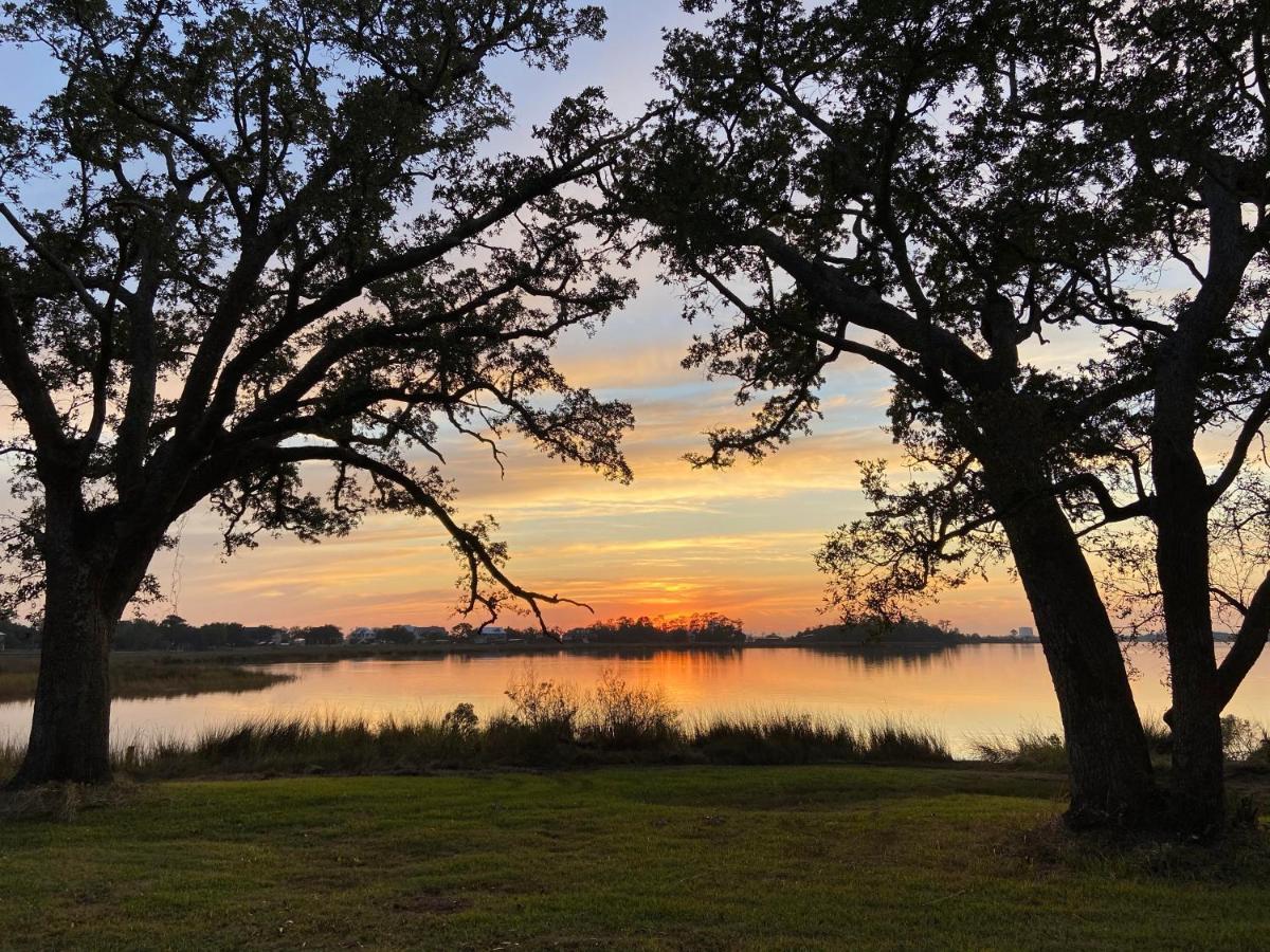 Gulf Hills Hotel & Retreat On The Water Ocean Springs Bagian luar foto